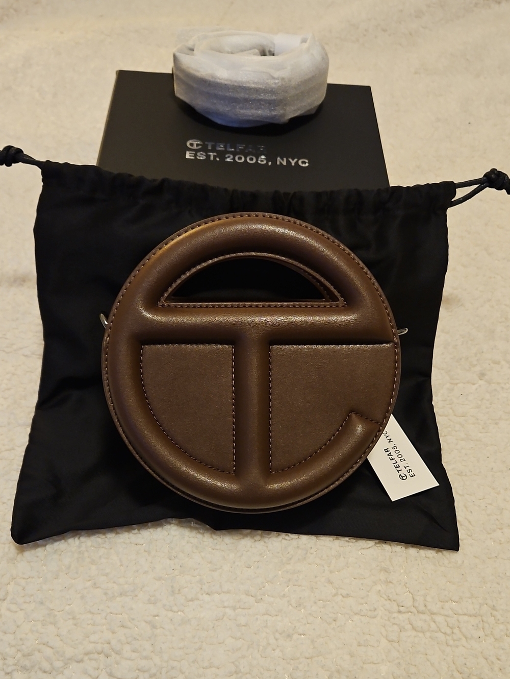 TELFAR SMALL CIRCLE BAG. CHOCOLATE BROWN